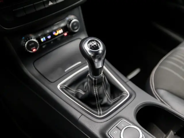 Mercedes-Benz B-Klasse 180 Ambition Sport 2013 Benzine 11