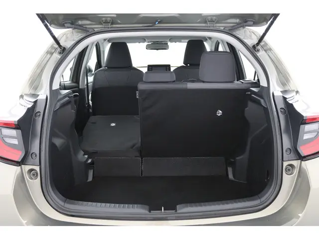 Toyota Yaris 1.5 Hybrid Dynamic 2023 Hybride Benzine 23