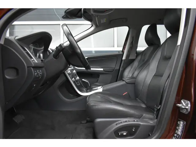 Volvo XC60 2.0 D4 FWD Summum automaat 2014 Diesel 9