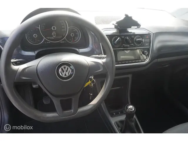 Volkswagen up! 1.0 BMT move up! 2016 Benzine 7