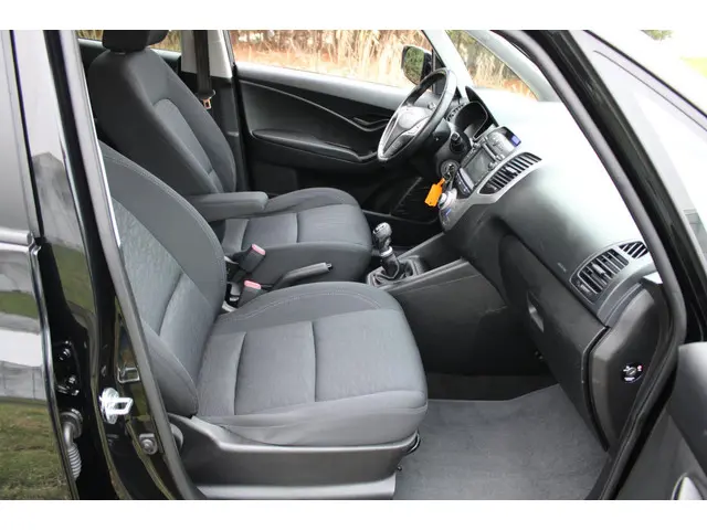 Hyundai ix20 1.4i i-Magine met Navigatie 2013 Benzine 13