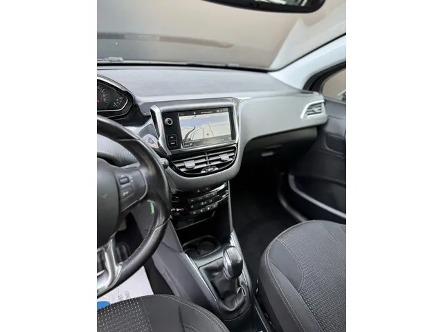 Peugeot 208 1.2 PureTech Allure 2018 Benzine 35