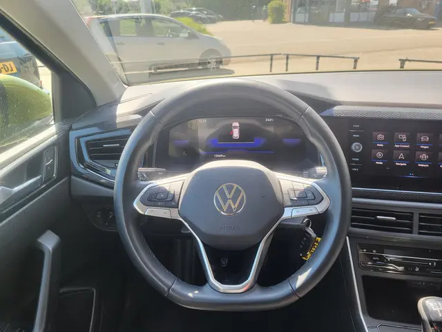 Volkswagen Taigo 1.0 TSI Life Business 2023 Benzine 12