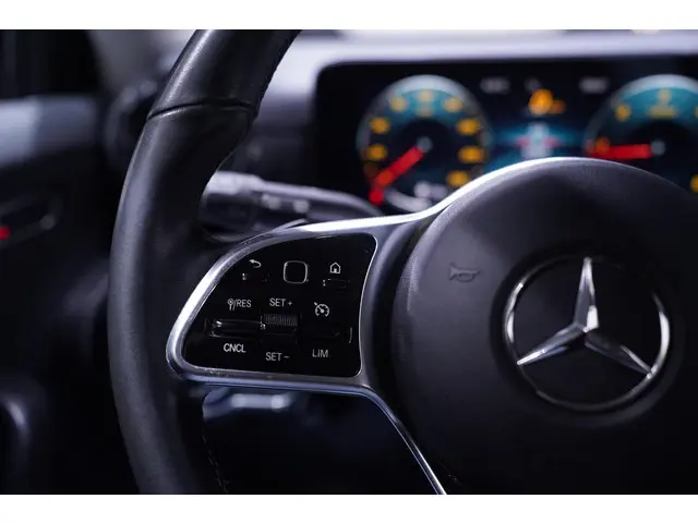 Mercedes-Benz A-Klasse 180d Design 2021 Diesel 20