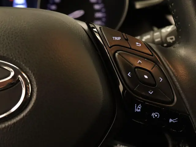 Toyota C-HR 1.8 Hybrid Dynamic 2023 Hybride Benzine 25