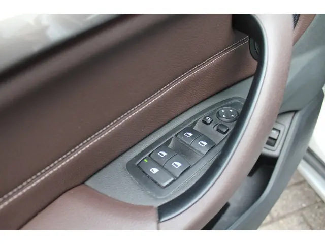 BMW X1 sDrive20i 260pk High Executive Pano 2017 Benzine 22