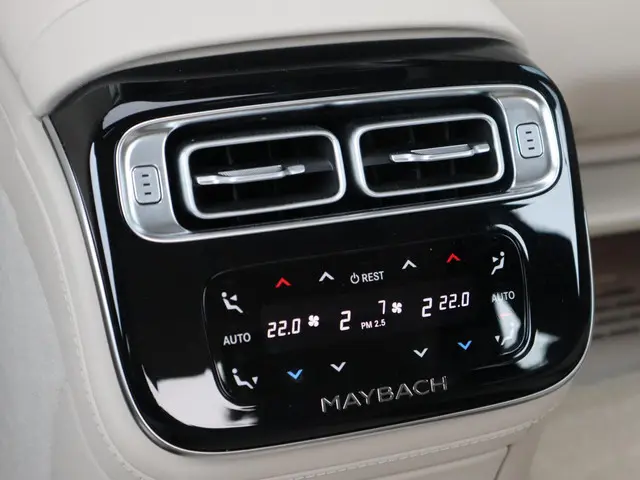 Mercedes-Benz S-Klasse 680 4MATIC Maybach 2023 Benzine 33