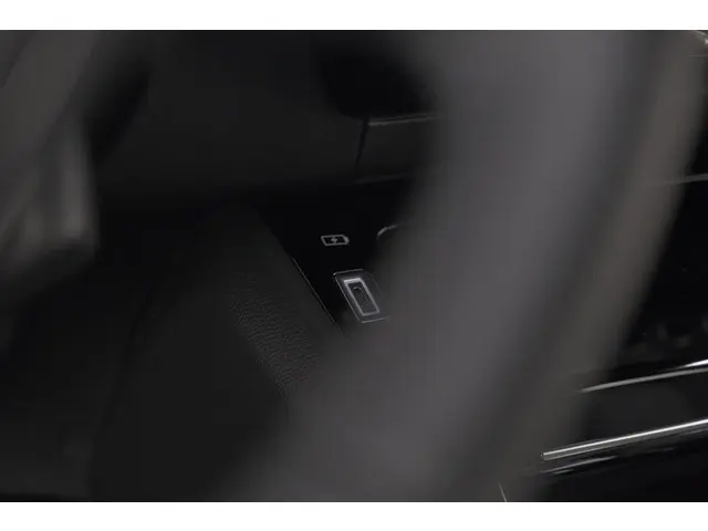 Peugeot 2008 1.2 Hybrid 145 Allure 2025 Hybride Benzine 49