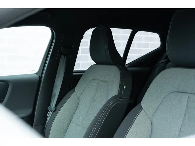 Volvo XC40 B4 197 pk Core 2023 Benzine 5