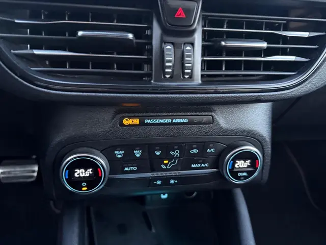 Ford Focus Wagon 1.5 EcoB. ST Line 2021 Benzine 24