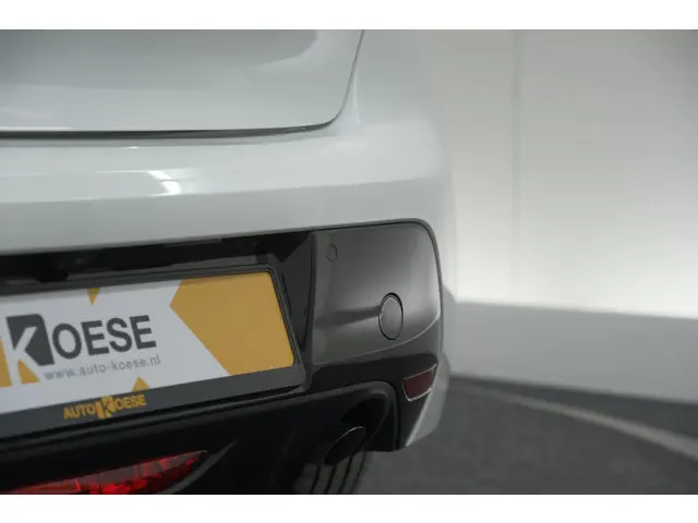 Peugeot 208 PureTech 100 Allure Pack 2023 Benzine 24