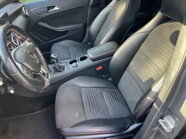 Mercedes-Benz A-Klasse AMG Pakket 2015 Benzine 9