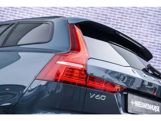 Volvo V60 T6 Recharge AWD R-Design 2022 Hybride Benzine 16
