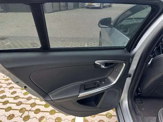 Volvo V60 1.6 T3 R-Design Trekhaak 2015 Benzine 21