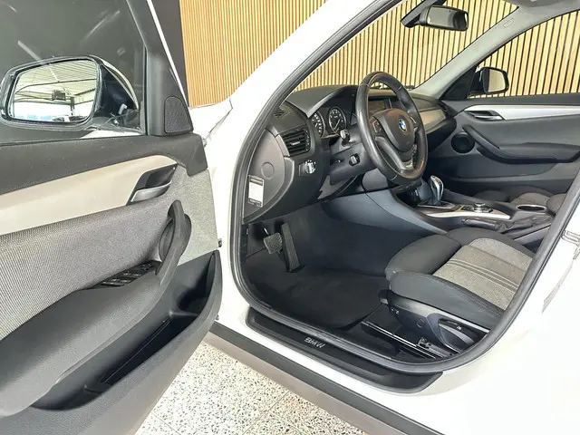 BMW X1 sDrive20i Executive 2015 Benzine 5