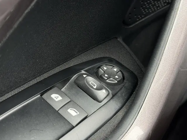 Peugeot 2008 1.2 PureTech Active 2015 Benzine 28