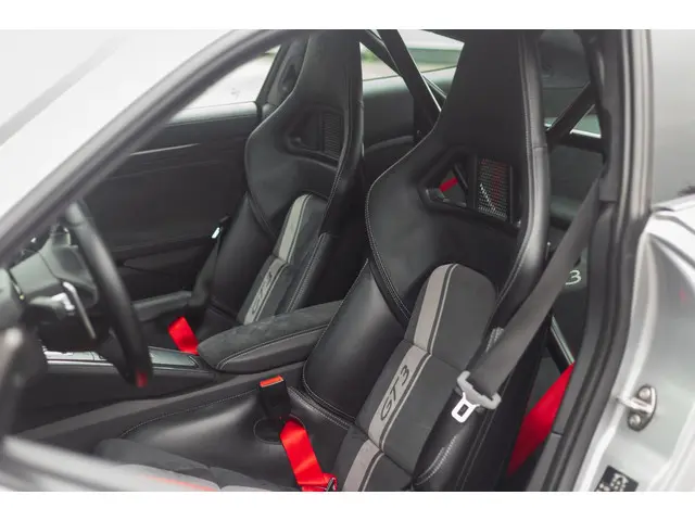 Porsche 911 4.0 GT3 2017 Benzine 11