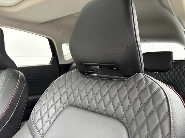 Renault Captur 1.3 mild hybrid 160 iconic 2024 Benzine 31