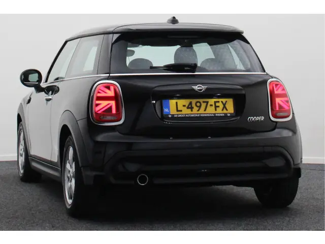 MINI Cooper Mini 1.5 Essential Automaat 2021 Benzine 16