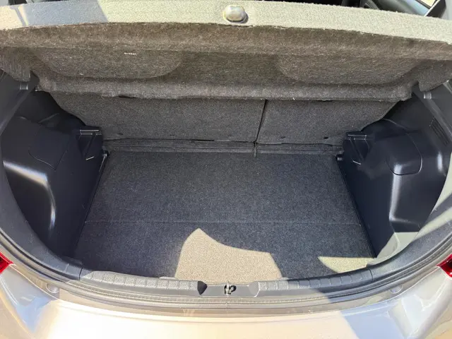 Toyota Yaris 1.5 Hybrid Dynamic 2015 Hybride Benzine 10