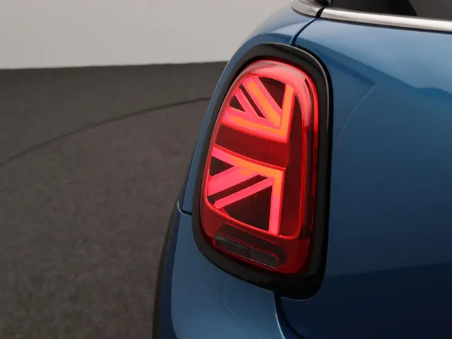 MINI 3-Deurs Cooper 2023 Benzine 9