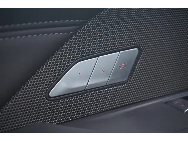 BMW M4 xDrive Competition Coupé 2023 Benzine 34