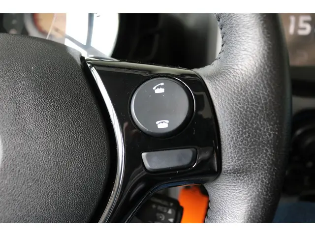 Toyota Aygo 1.0 VVT-i x-play Cabrio, 2019 Benzine 14