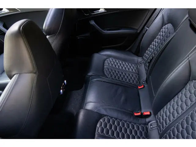Audi RS6 Avant 4.0 TFSI RS 6 quattro 2015 Benzine 30