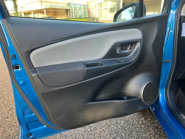 Toyota Yaris 1.5 Hybrid Now 2016 Hybride Benzine 9