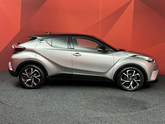 Toyota C-HR 1.8 Hybrid Bi-Tone 2018 Hybride Benzine 16