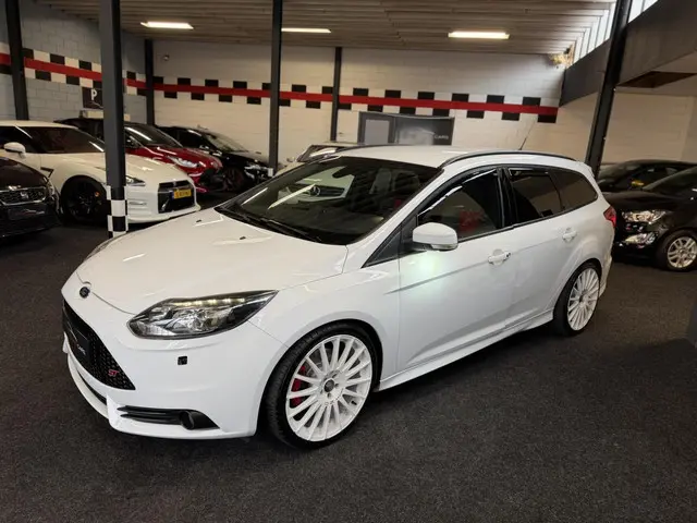 Ford Focus Wagon 2.0 EcoBoost ST-3 2013 Benzine 11