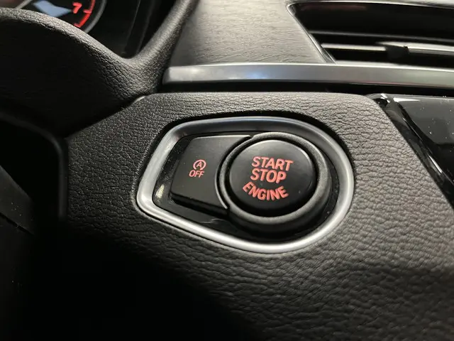 BMW X1 xDrive20i High Executive 2018 Benzine 33