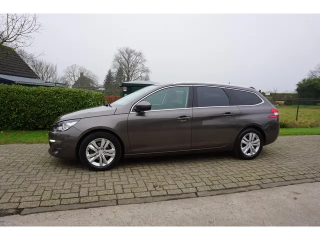 Peugeot 308 SW 1.2 130pk panoramadak NAP 2014 Benzine 3