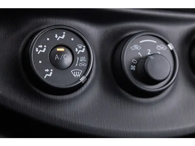 Toyota Yaris 1.0 VVT-i Now ✅ 1e Eigenaar 2014 Benzine 12