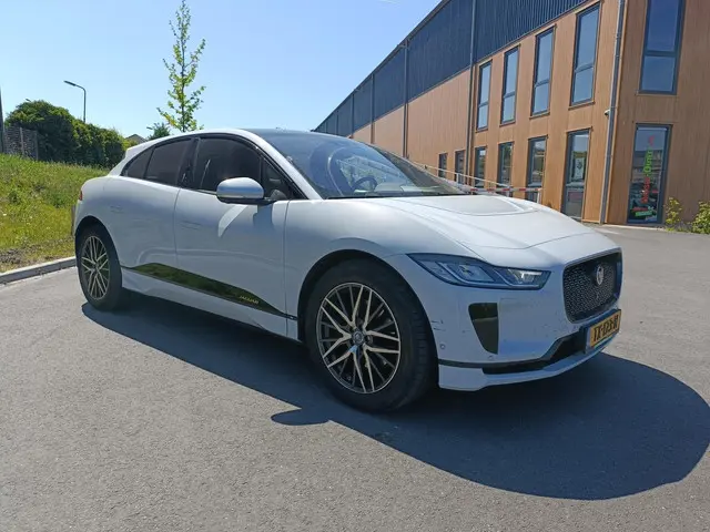 Jaguar I-PACE EV400 First Edition 90 kWh 2018 Elektrisch 4