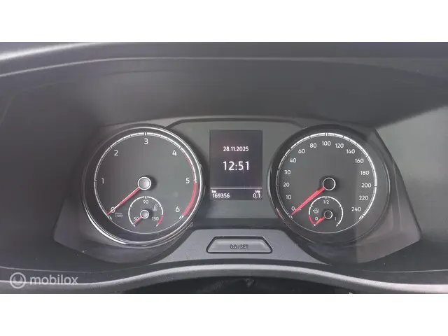 Volkswagen Transporter 2.0 TDI L2H1 30 DC 2020 Diesel 23