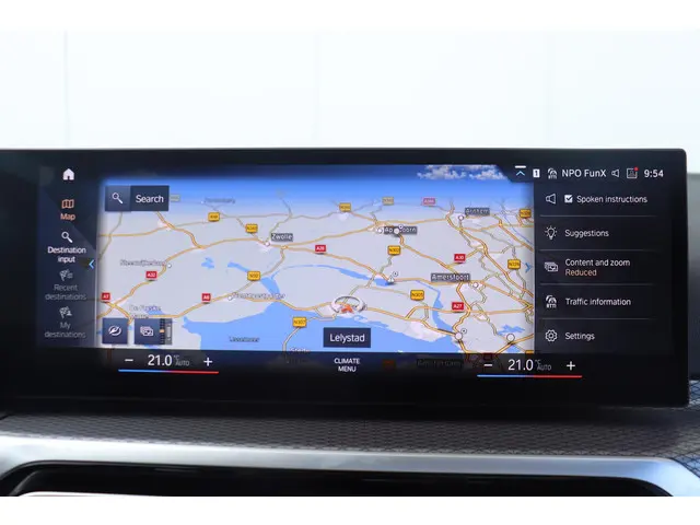 BMW 3 Serie Touring 318i 2024 Benzine 26