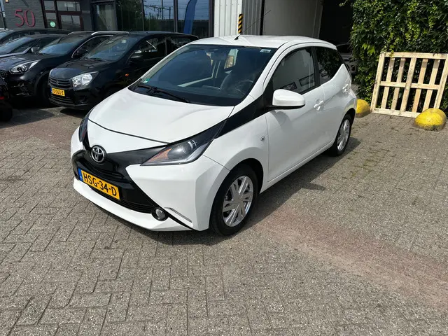 Toyota Aygo 1.0 VVT-i x-play 2016 Benzine 1