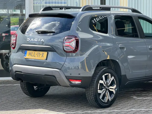 Dacia Duster 1.3 TCe 150 Journey 2023 Benzine 28