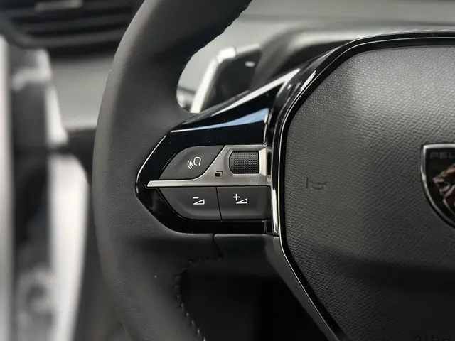 Peugeot 208 1.2 Hybrid 110 e-DCS6 Style 2025 Benzine 25