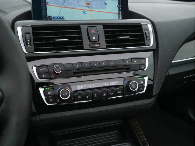 BMW 2 Serie Cabrio 220d Sport M-Sportpack 2016 Diesel 13