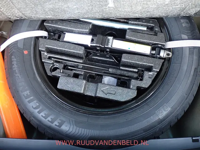 Škoda Octavia Combi Business Edition Plus 2021 Benzine 36