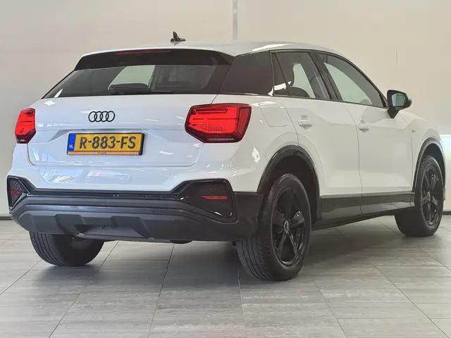 Audi Q2 30 TFSI S-Line 2022 Benzine 2