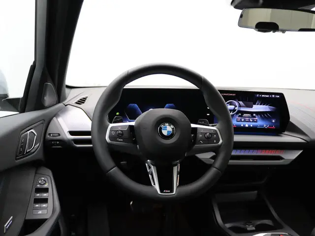 BMW 1 Serie 120 2025 Benzine 25