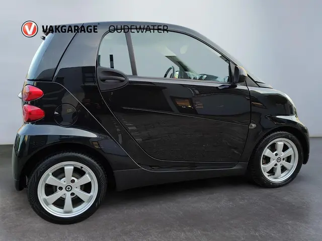 Smart Fortwo coupé 1.0 mhd Pure met Airco 2012 Benzine 4