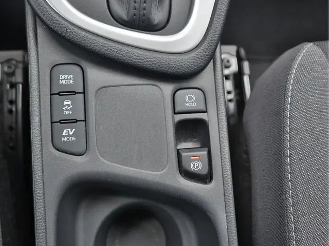 Toyota Yaris 1.5 Hybrid Dynamic 2023 Hybride Benzine 16