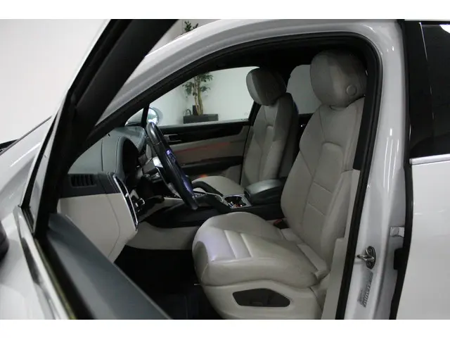 Porsche Cayenne 3.0 E-Hybrid 2021 Hybride Benzine 10