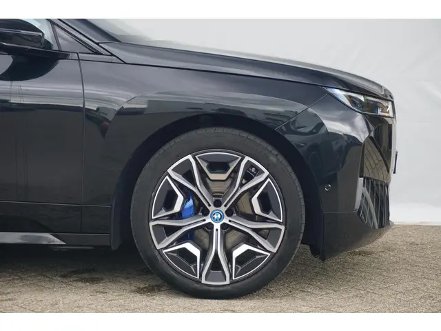 BMW iX xDrive40 2021 Elektrisch 4