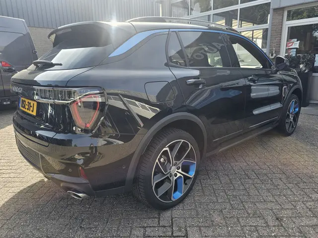 Lynk & Co 01 1.5 PanodaK/Zwarte hemel 2023 Hybride Benzine 28