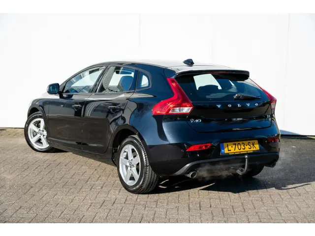 Volvo V40 T4 Momentum | Trekhaak | Xenon 2015 Benzine 9
